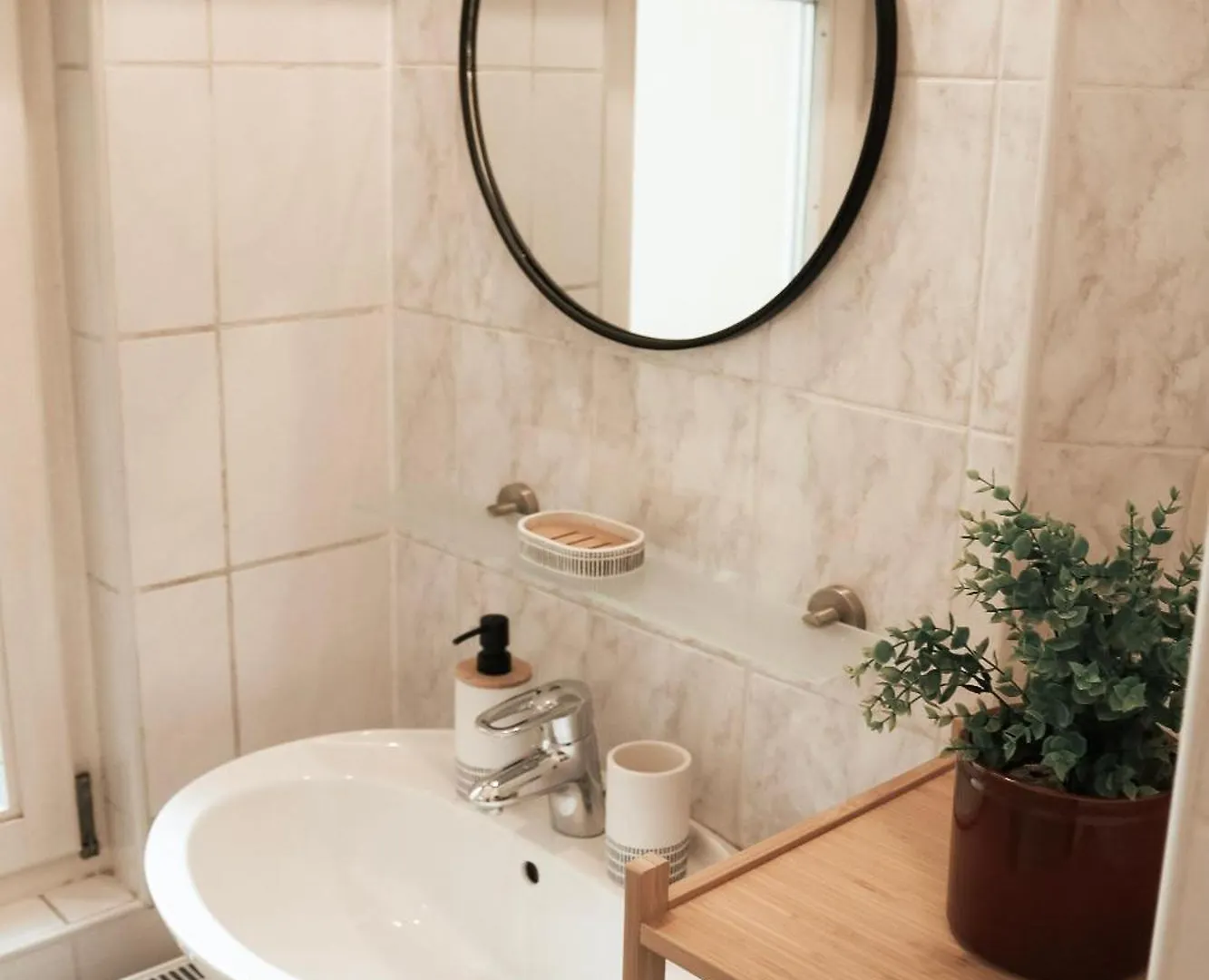 Cozy And Charming Apartment Near City Centre With 2 Bathrooms Graz Austria