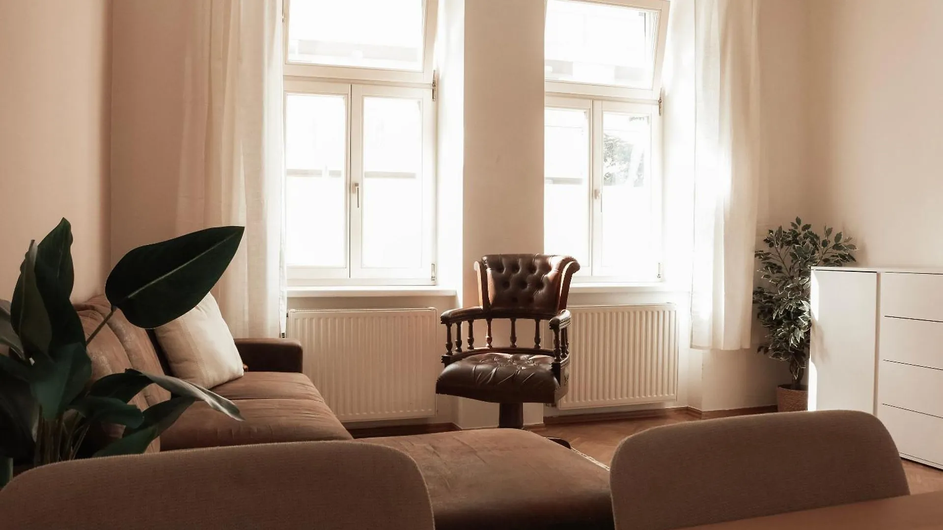 Cozy And Charming Apartment Near City Centre With 2 Bathrooms Graz 0*,  Austria