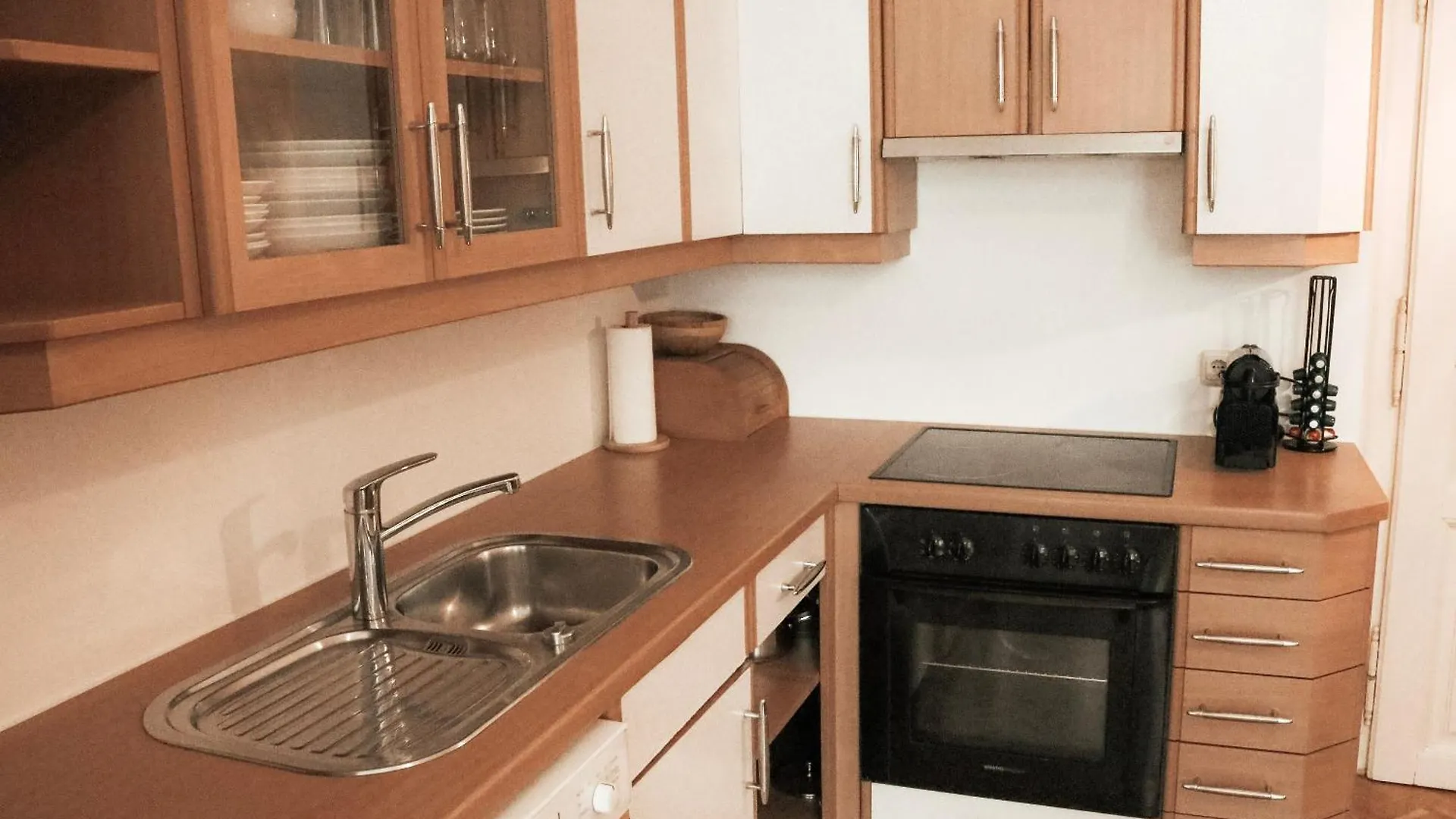 Cozy And Charming Apartment Near City Centre With 2 Bathrooms Graz