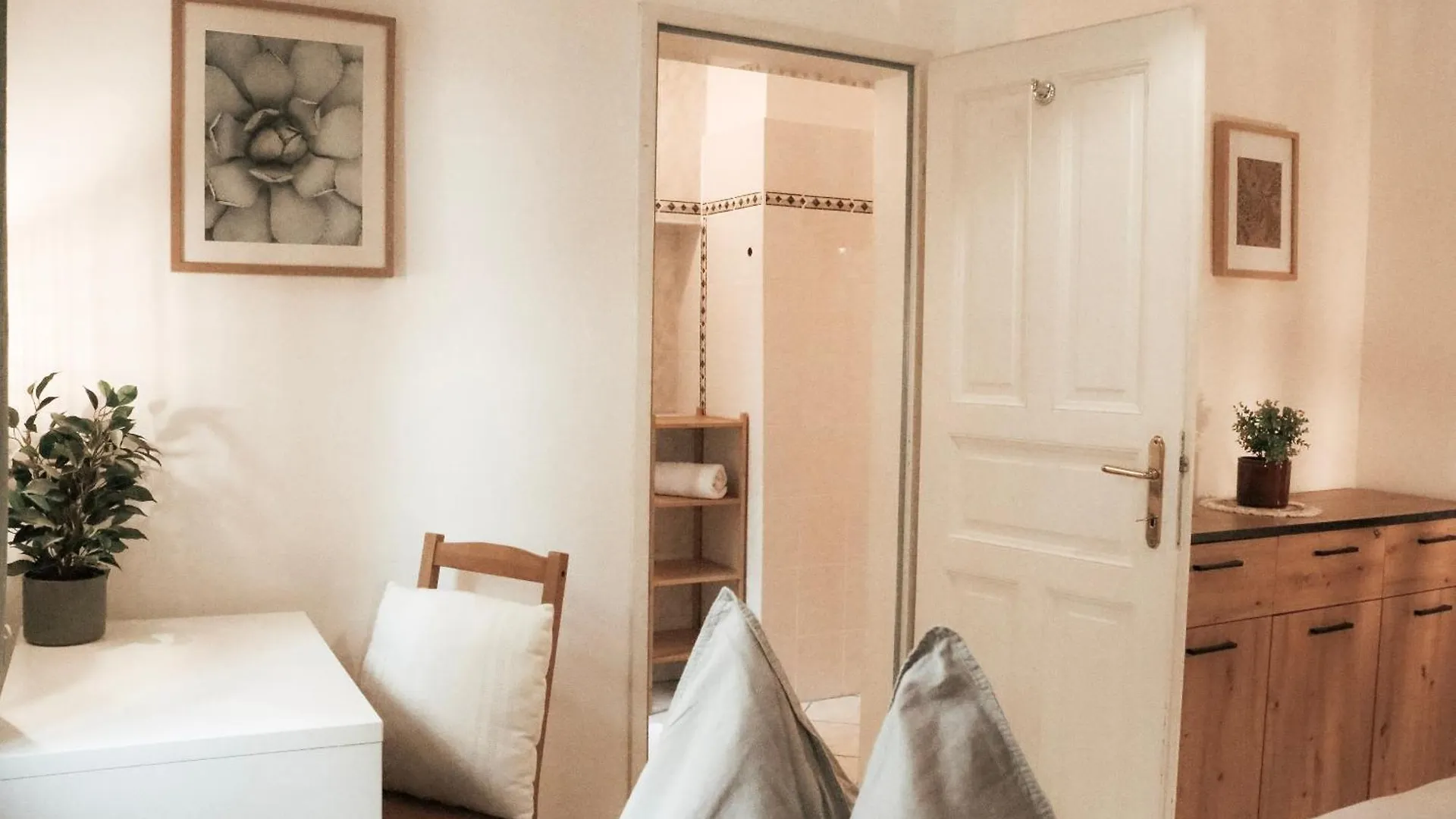 Cozy And Charming Apartment Near City Centre With 2 Bathrooms Graz