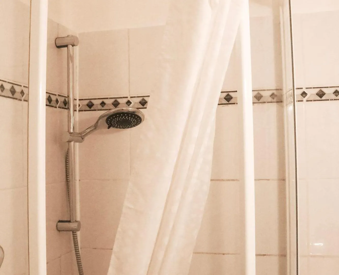Cozy And Charming Apartment Near City Centre With 2 Bathrooms Graz