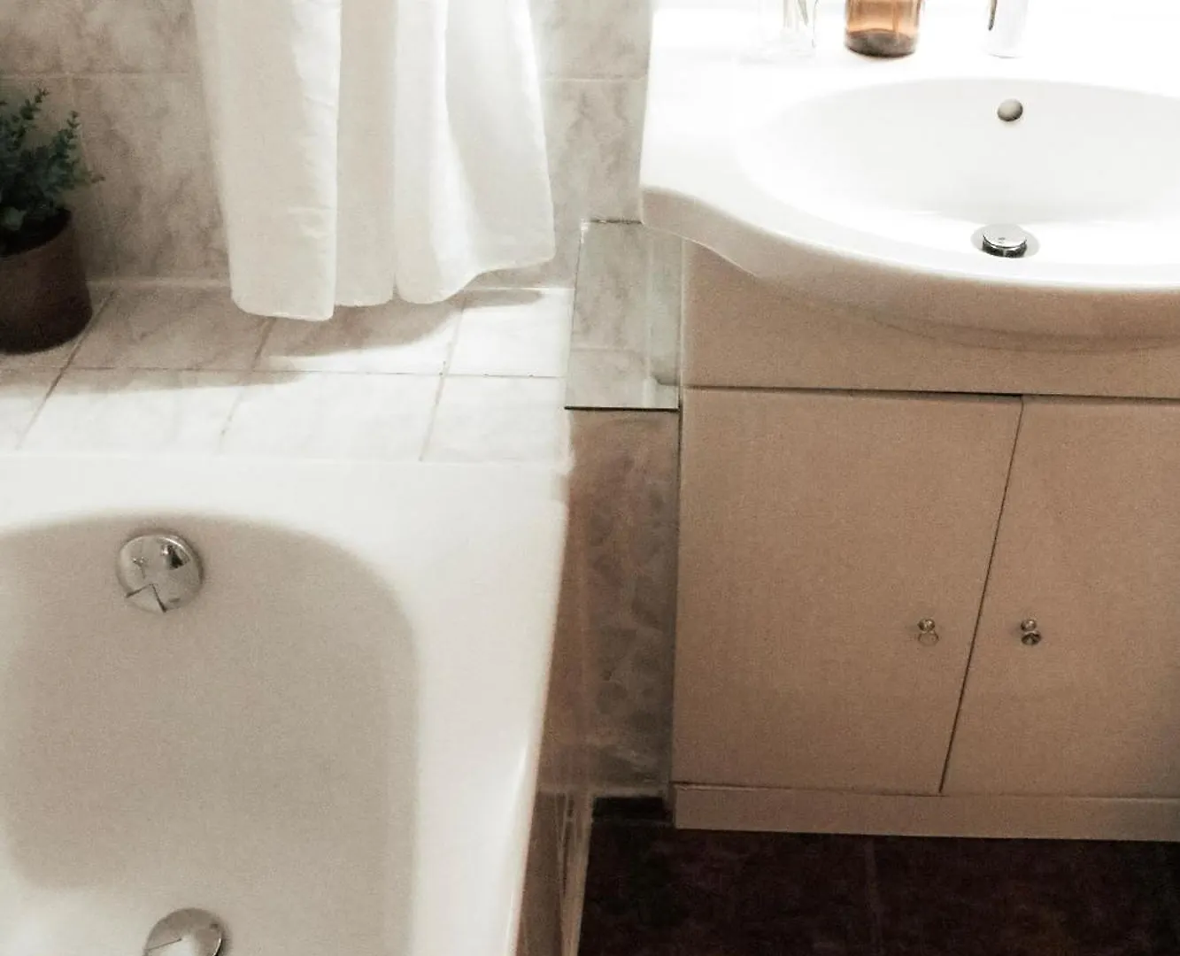 Cozy And Charming Apartment Near City Centre With 2 Bathrooms Graz